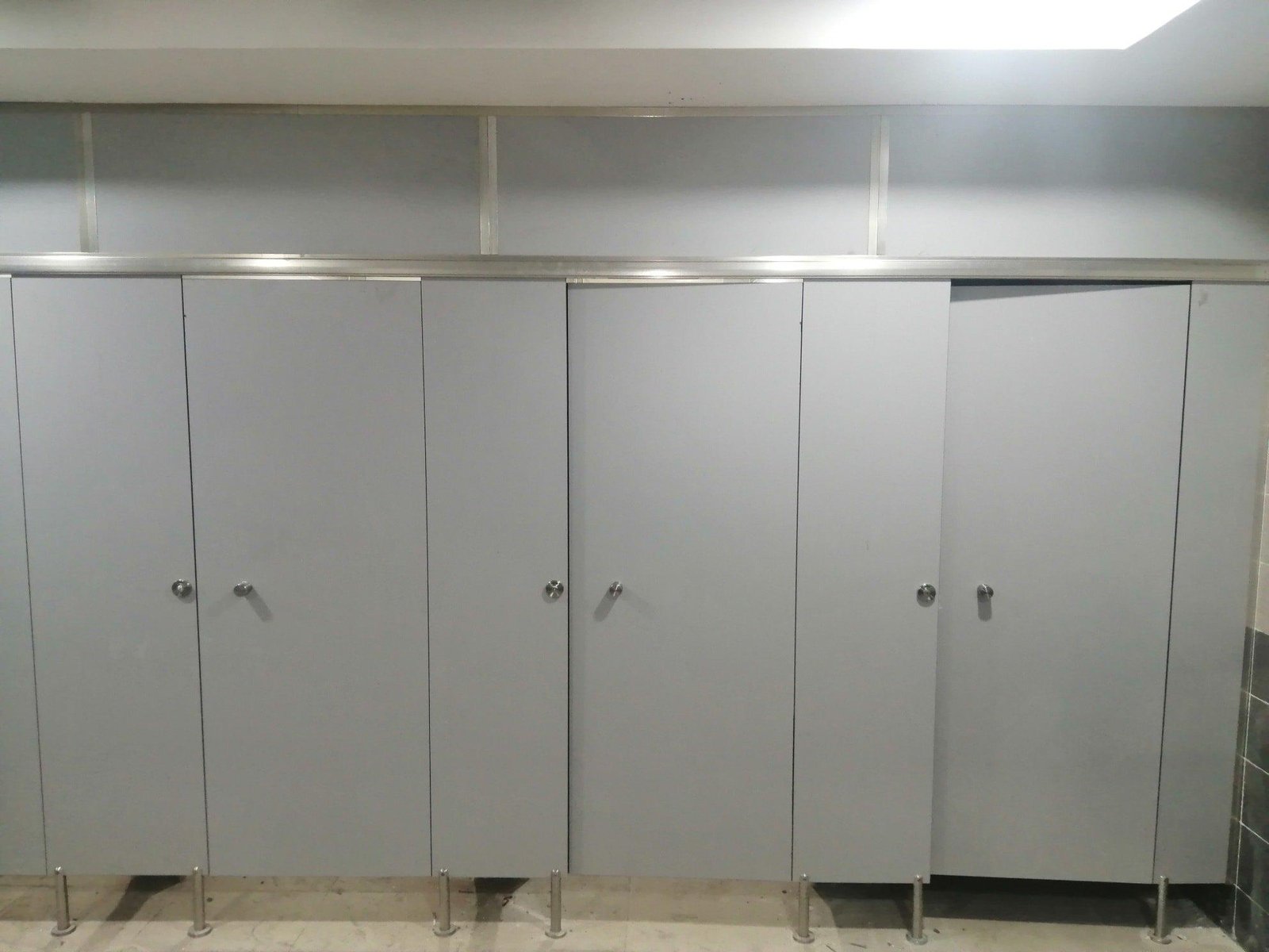 كومباكت فواصل وقواطيع حمامات وشيتات