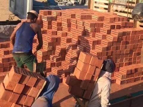 طوب احمر طفلي عالي الجودة مقدم من مصنع الامل بريك