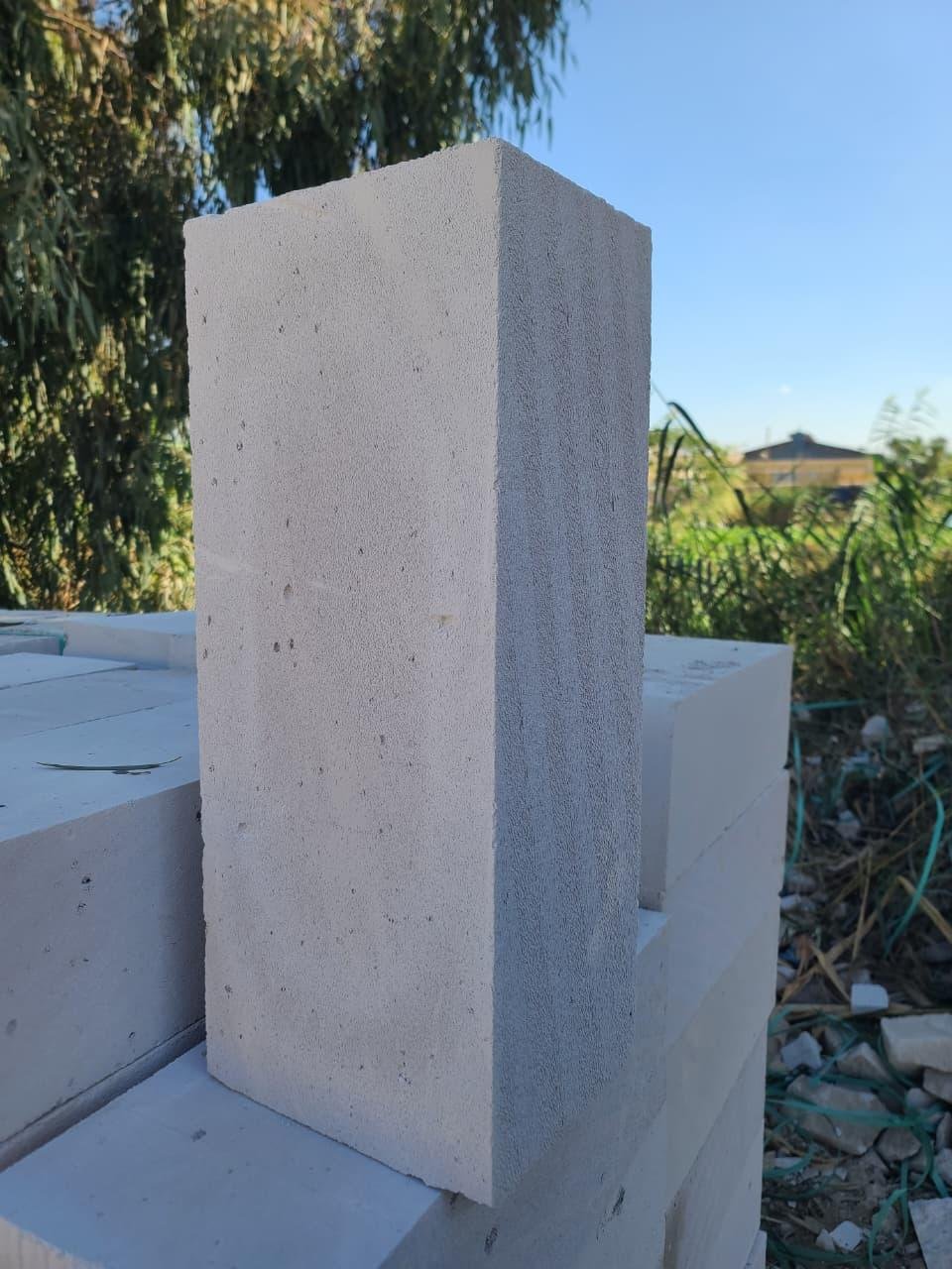 طوب أبيض خفيف… قوة في البناء وراحة في التنفيذ